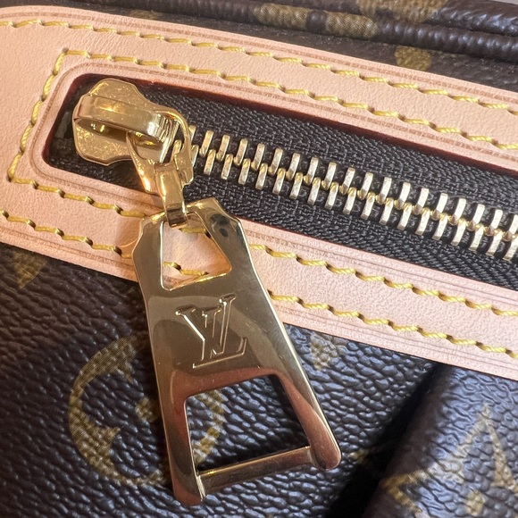 NWT Louis Vuitton High Rise Bumbag Brand New Monogram Crossbody HARD TO FIND - Picture 4 of 16